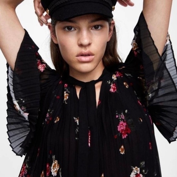Zara FLOWING BLACK PRINTED FLORAL PLEATED JUMPSUIT MINI DRESS SIZE Medium - Picture 4 of 11